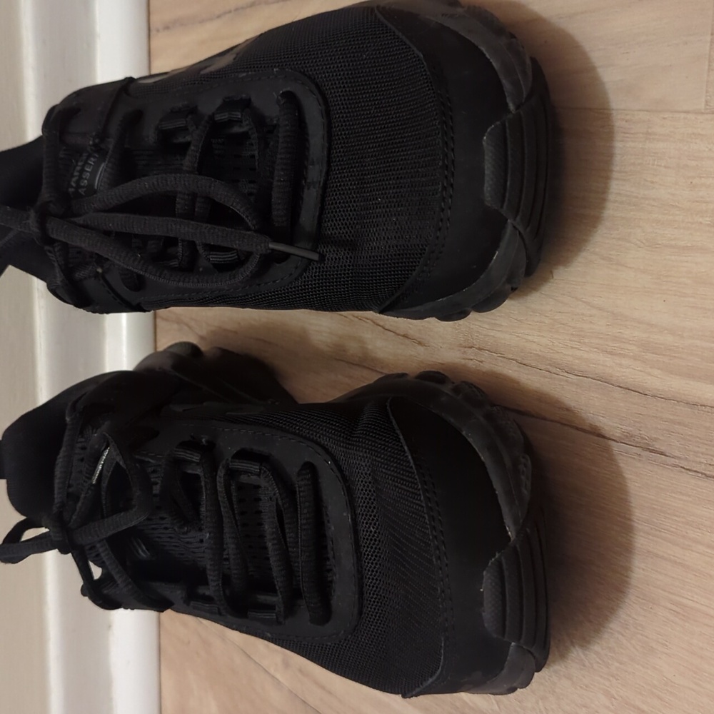 Sz.8 Under Armour Charged Assert All Black Sneakers - Picture 8 of 14